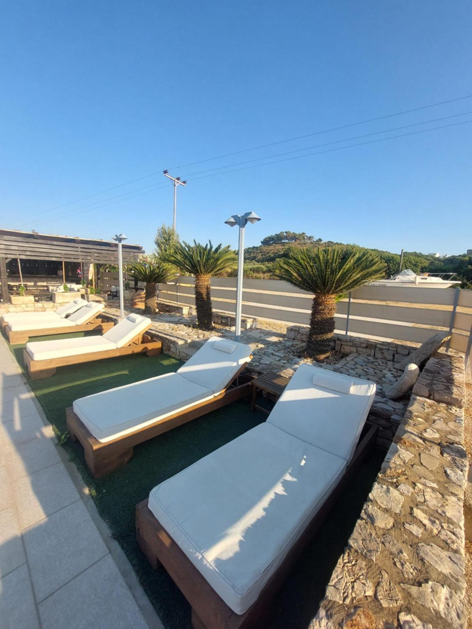 Petradi Aparthotel Livadi  Exterior photo