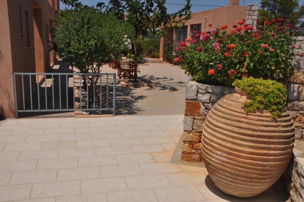 Petradi Aparthotel Livadi  Exterior photo